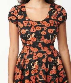 Collectif Zita Skater Dress In Pumpkins And Cats Print -Timeless London Shop 158241 2 e6bef1cc 9abd 44d1 9c2c 1fc30ad708dc 560x