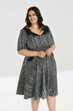 Hell Bunny Regan 50's Dress 3/4 Sleeves Bat Detail On Pockets -Timeless London Shop hlb40187p regan 50s dress black white 02 560x